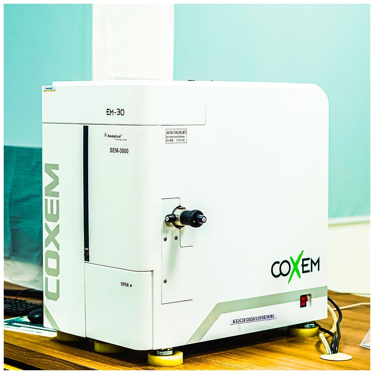 Scanning Electron Microscope (SEM)